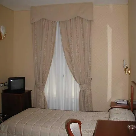 Olympia 3*