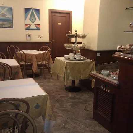 Olympia Hotel 3*
